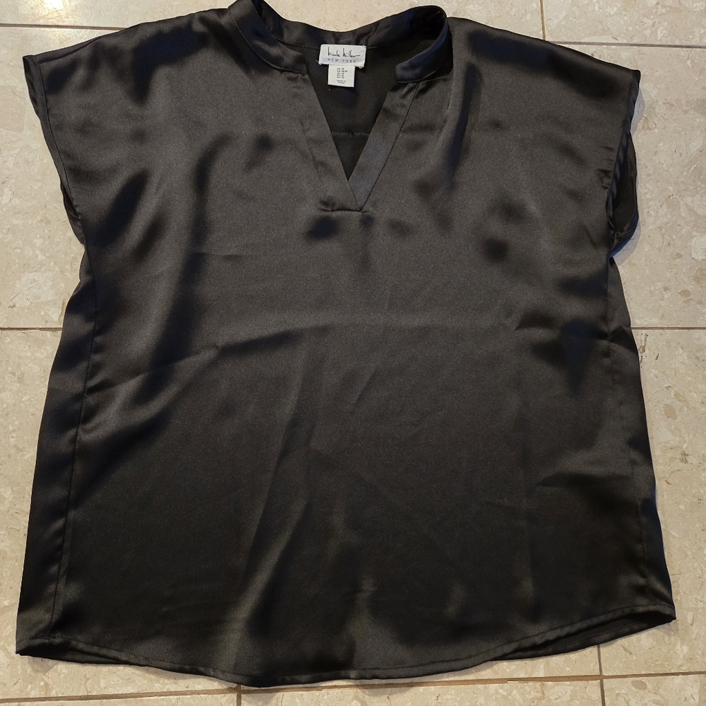 New Women's Nicole Miller New York Black V Neck Top - Medium